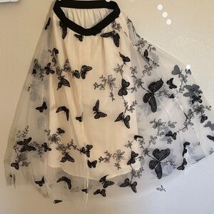 Beautiful boutique 3-D appliqué skirt